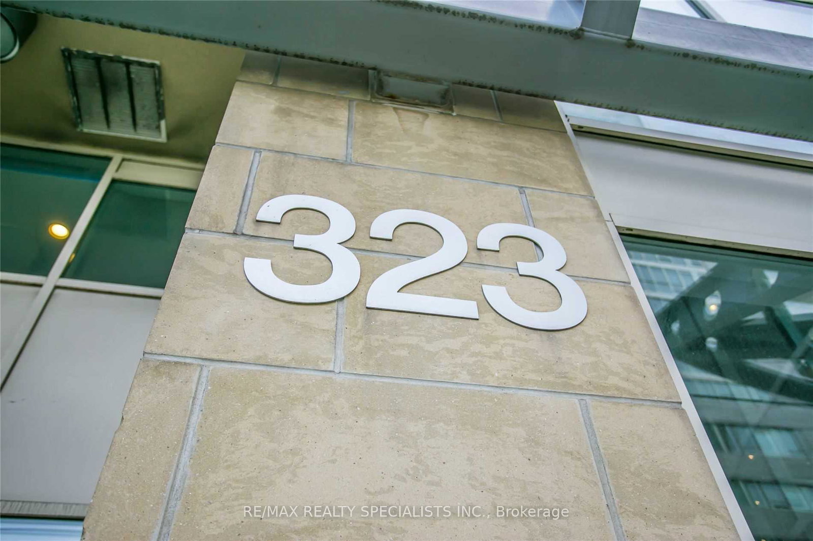 323-richmond-street-toronto-ontario-c12355524