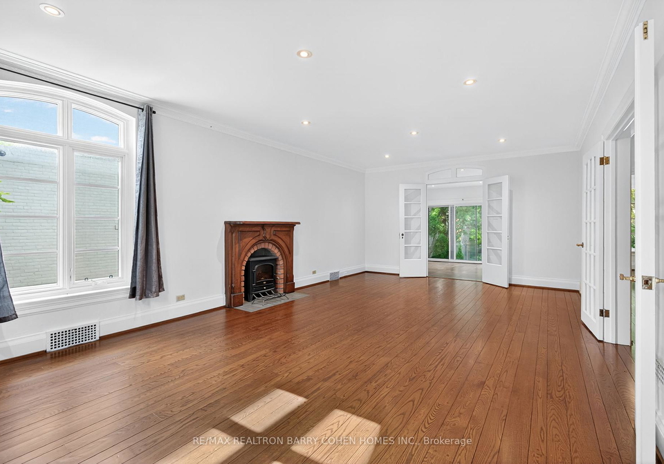 20-dewbourne-avenue-toronto-ontario-c12355647