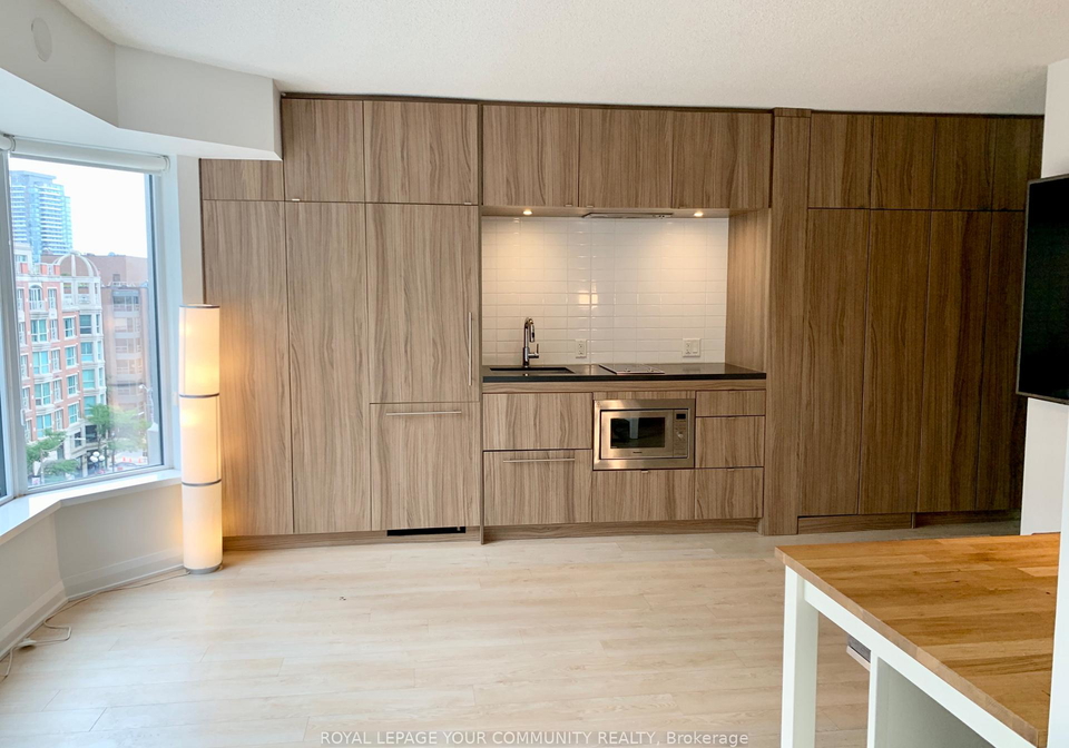 155-yorkville-avenue-toronto-ontario-c12356050