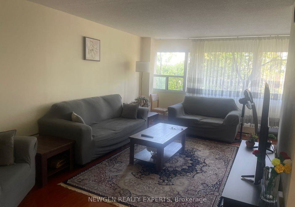 100-leeward-glenway-east-york-ontario-c12356088