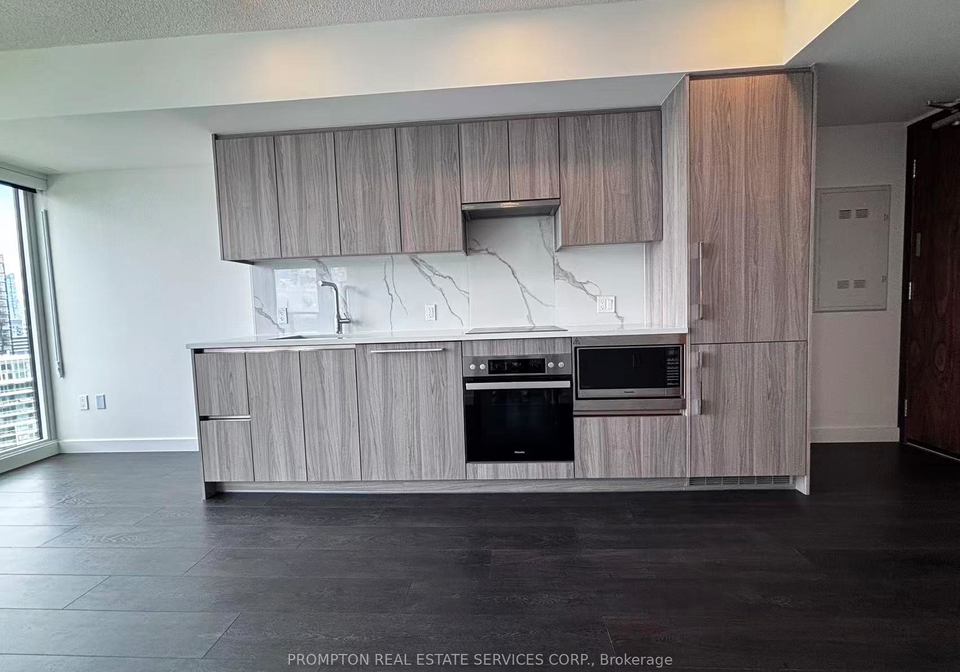 1-concord-cityplace-way-toronto-ontario-c12356283