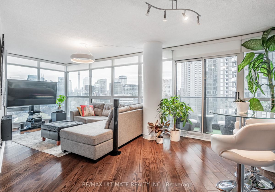 231-fort-york-boulevard-toronto-ontario-c12356781