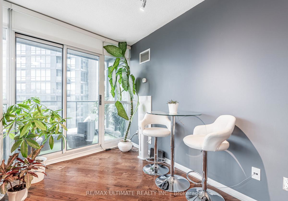 231-fort-york-boulevard-toronto-ontario-c12356781