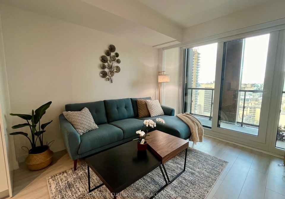 238-simcoe-street-toronto-ontario-c12357486
