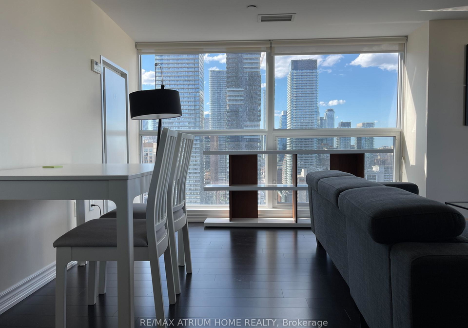 386-yonge-street-toronto-ontario-c12358291