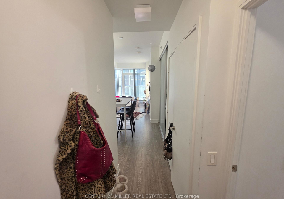 181-dundas-street-e-toronto-ontario-c12358491