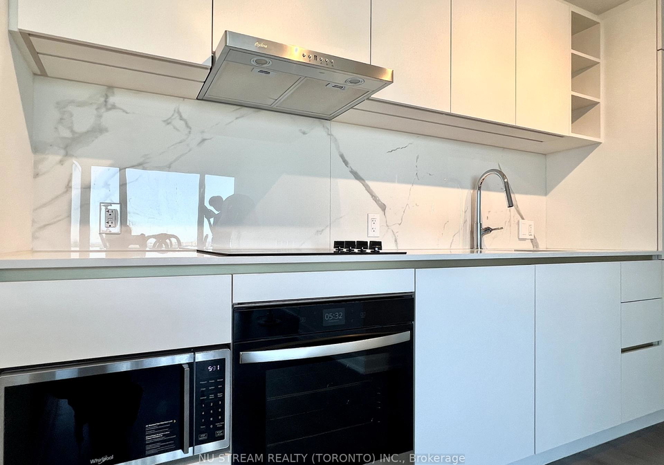 8-wellesley-street-w-toronto-ontario-c12358512