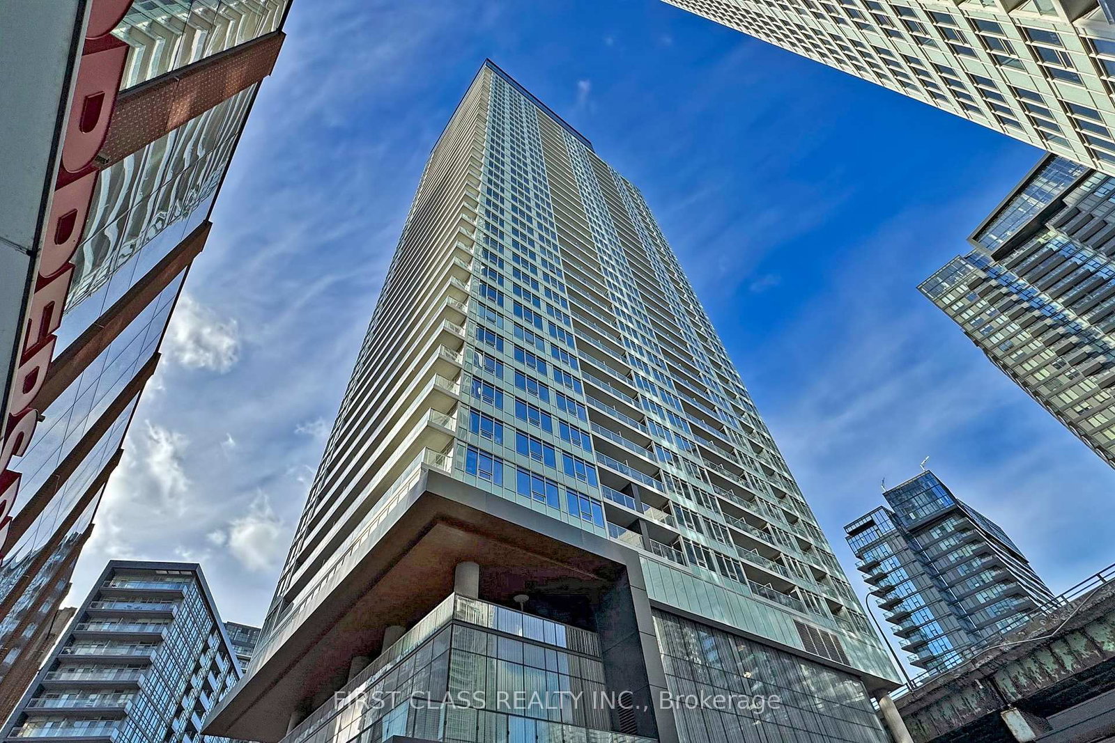 19-bathurst-street-toronto-ontario-c12358686