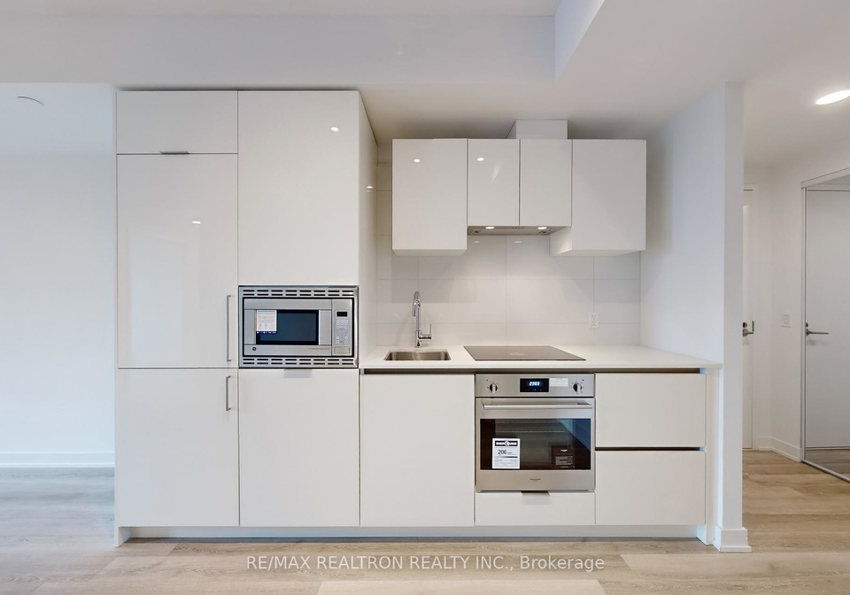 238-simcoe-street-toronto-ontario-c12358770