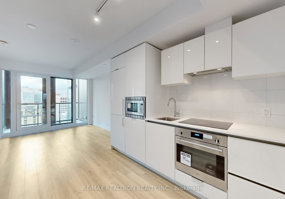 238-simcoe-street-toronto-ontario-c12358770