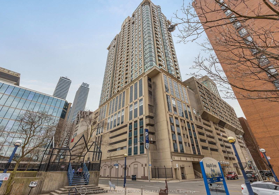 8-park-road-toronto-ontario-c12358775