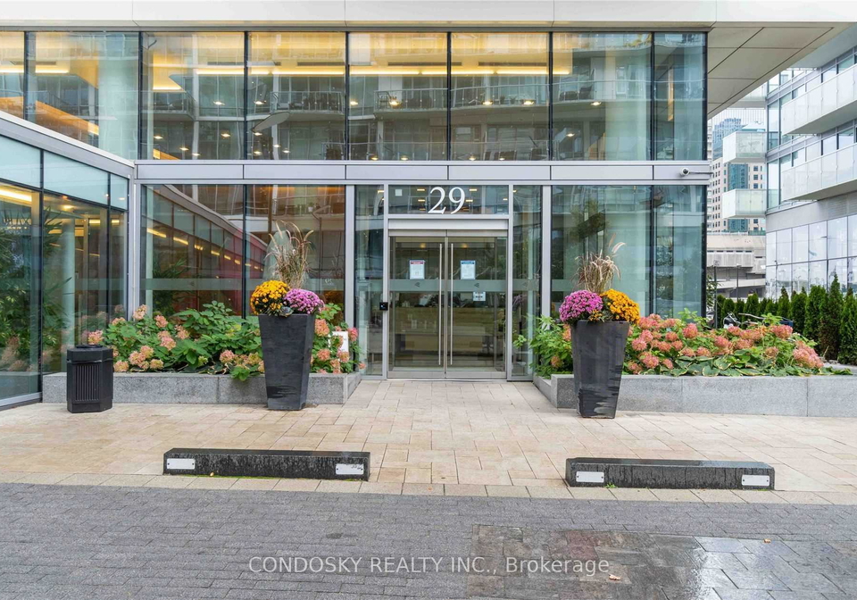 29-queens-quay-e-toronto-ontario-c12358795
