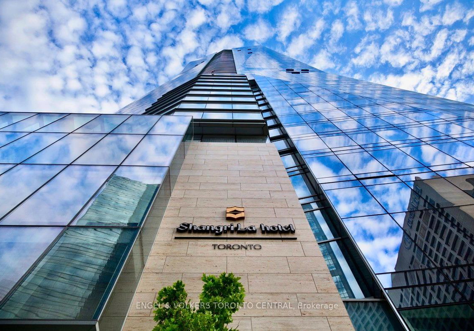 180-university-avenue-toronto-ontario-c12358930
