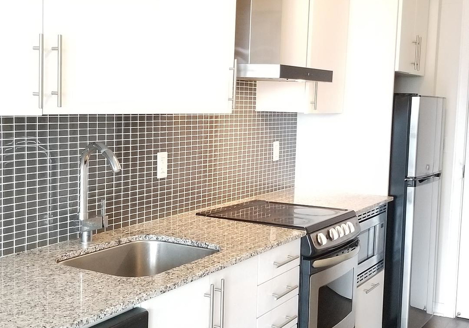 352-front-street-w-toronto-ontario-c12359095