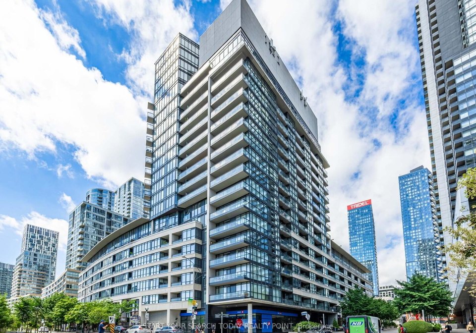8-telegram-mews-toronto-ontario-c12359550