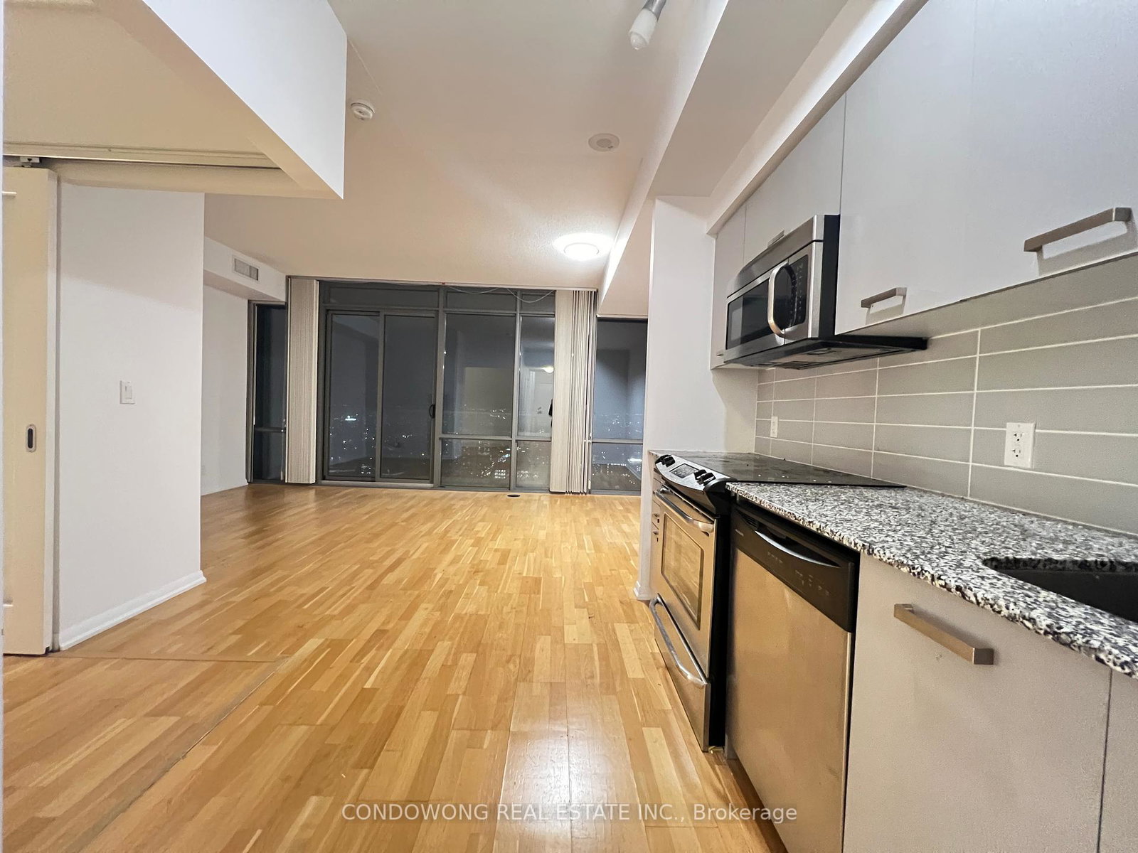 832-bay-street-toronto-ontario-c12360367