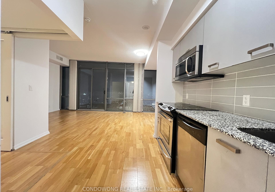 832-bay-street-toronto-ontario-c12360367