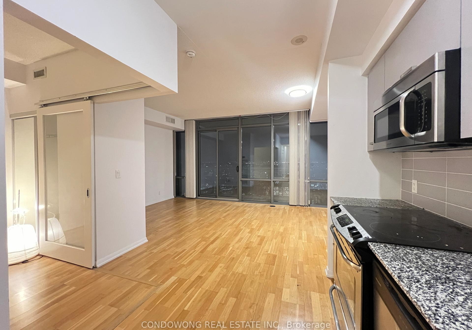 832-bay-street-toronto-ontario-c12360367