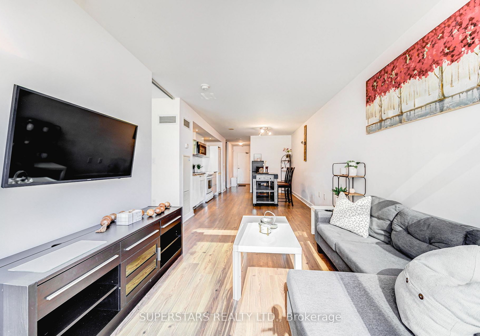 4k-spadina-avenue-toronto-ontario-c12360756