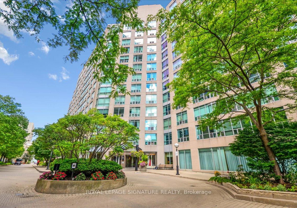 942-yonge-street-toronto-ontario-c12360774