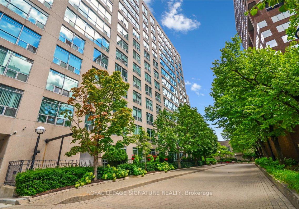 942-yonge-street-toronto-ontario-c12360774