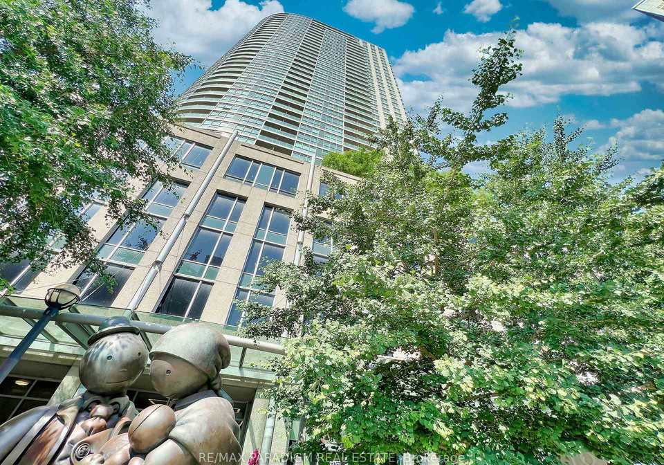 18-yonge-street-toronto-ontario-c12360946