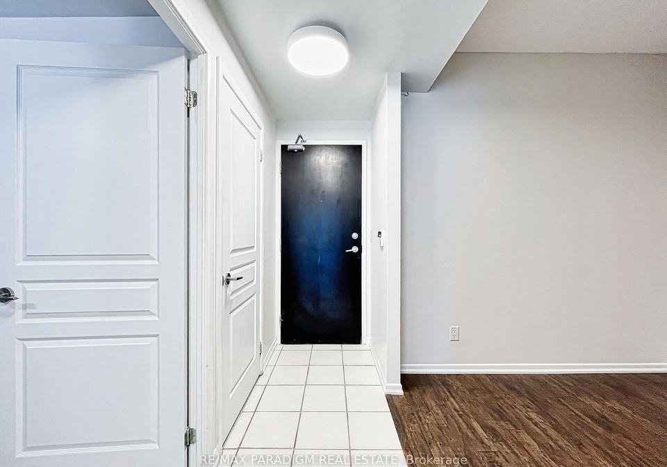 18-yonge-street-toronto-ontario-c12360946
