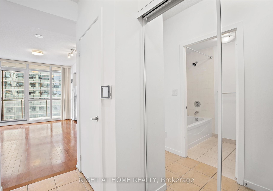 65-bremner-boulevard-toronto-ontario-c12361157