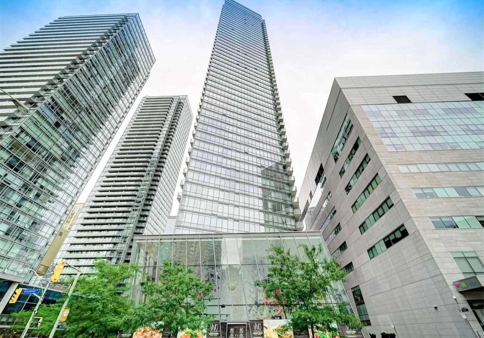 832-bay-street-toronto-ontario-c12361335