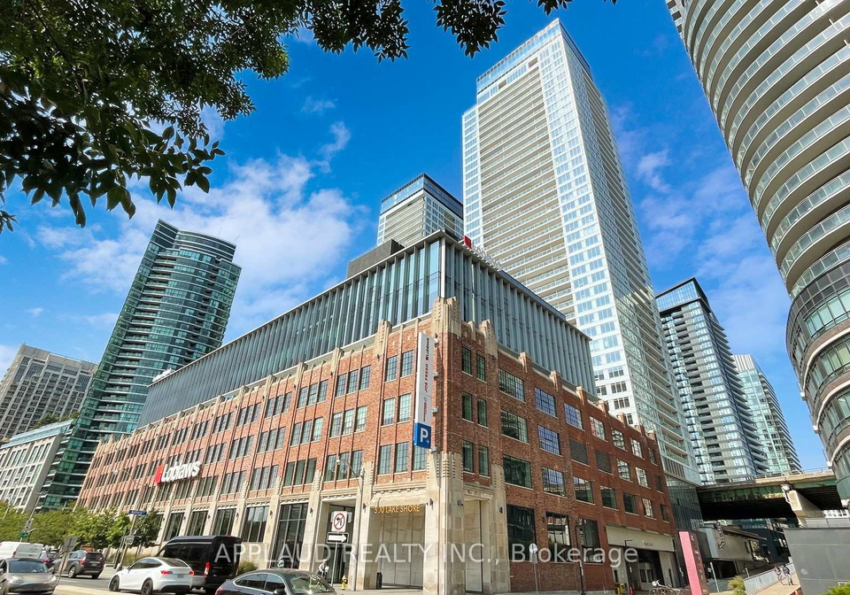 17-bathurst-street-toronto-ontario-c12361796
