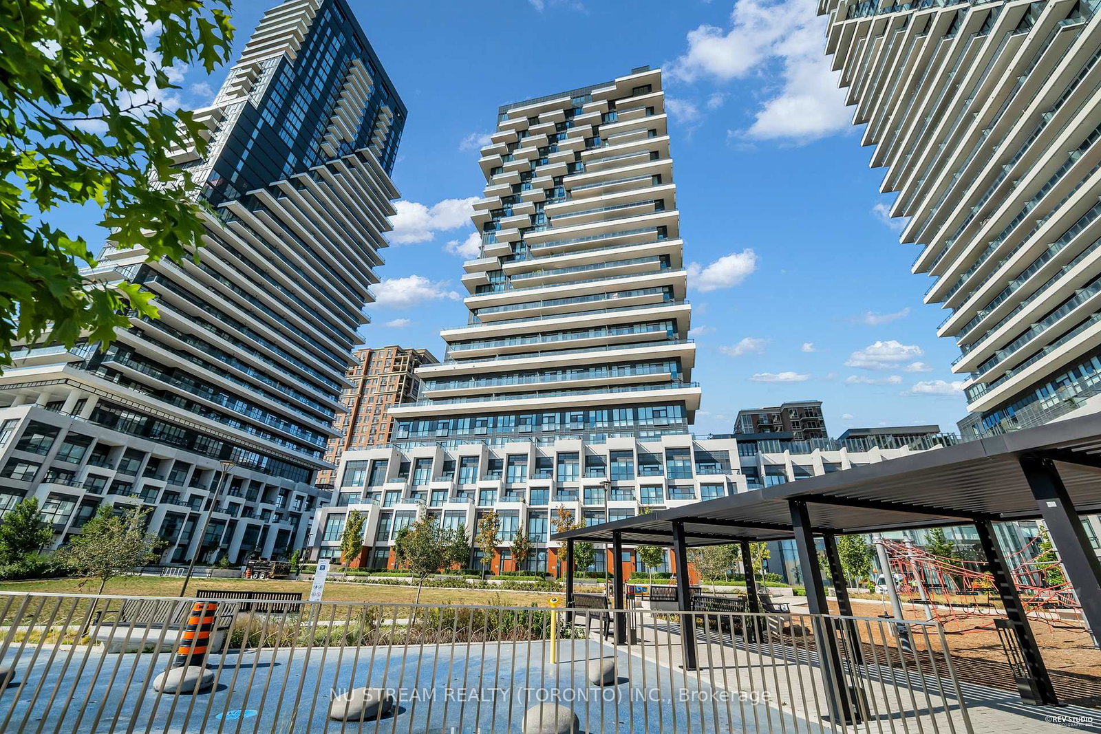20-inn-on-the-park-drive-north-york-ontario-c12361809