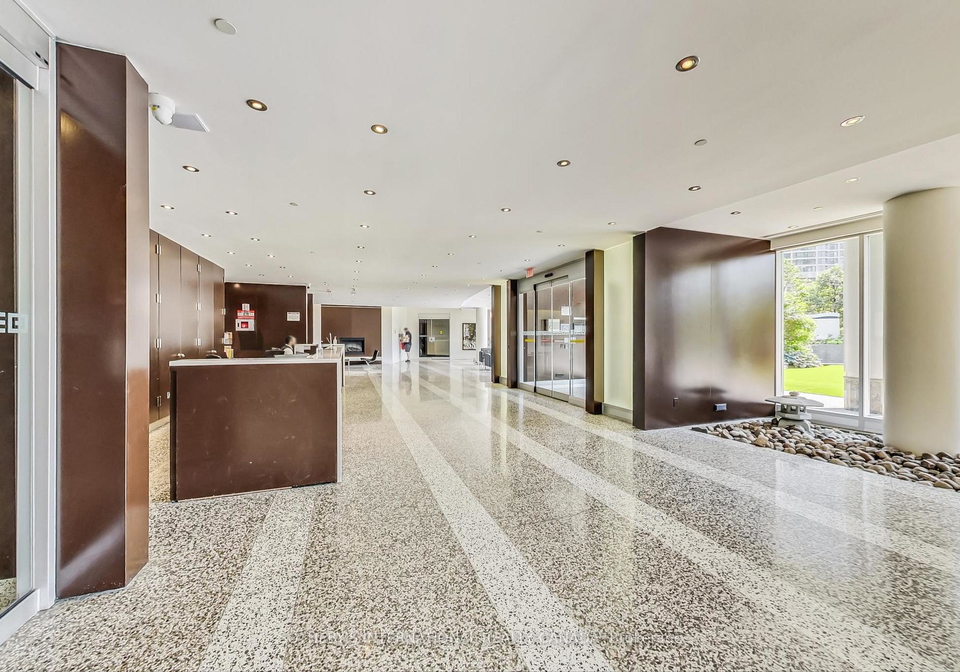 208-queens-quay-w-toronto-ontario-c12362129