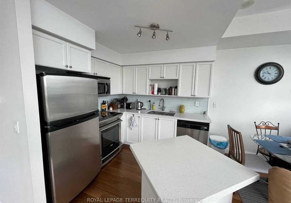 18-yonge-street-toronto-ontario-c12362572