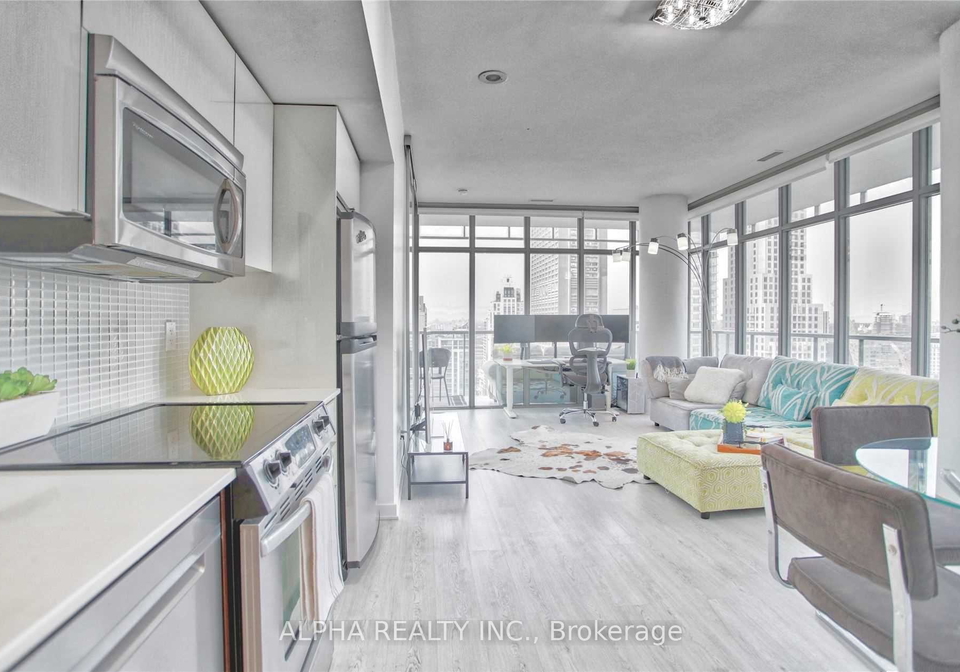 33-charles-street-e-toronto-ontario-c12363167