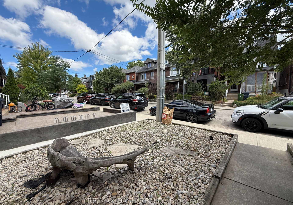 8-beatrice-street-toronto-ontario-c12363327