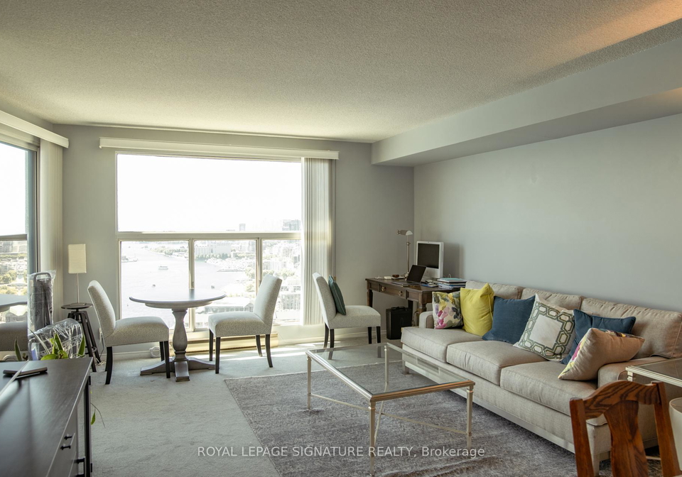 99-harbour-square-toronto-ontario-c12363390