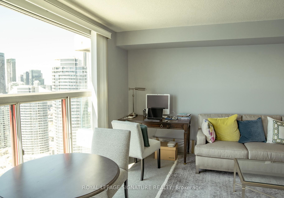 99-harbour-square-toronto-ontario-c12363390