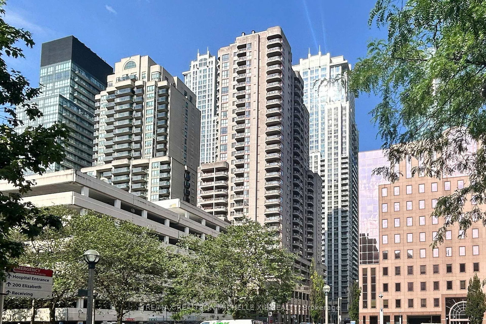 736-bay-street-toronto-ontario-c12363813