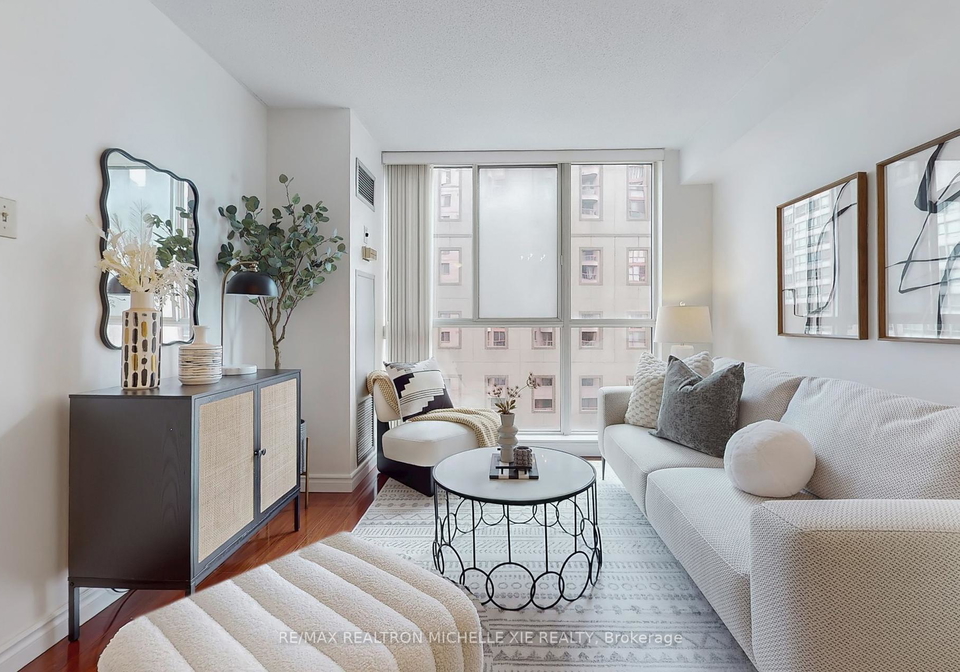 736-bay-street-toronto-ontario-c12363813