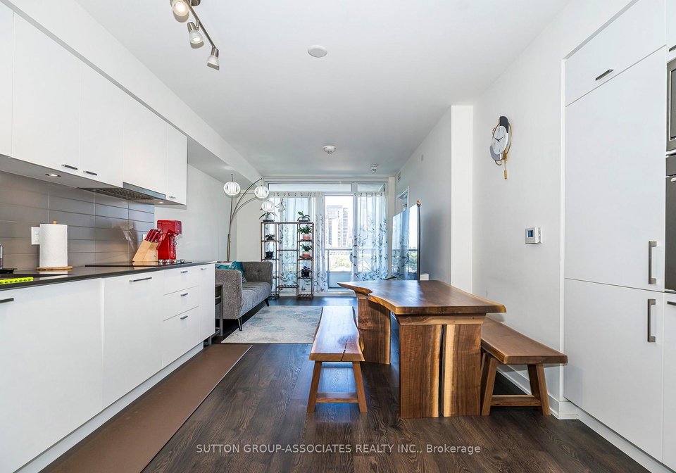 27-bathurst-street-toronto-ontario-c12363907