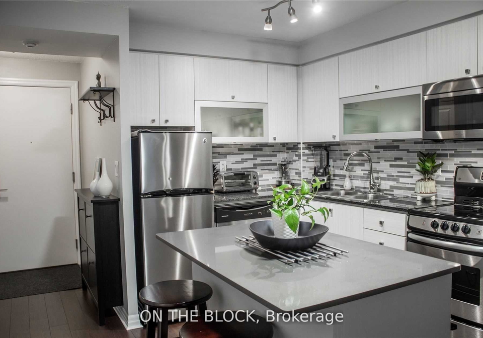 2015-sheppard-avenue-e-north-york-ontario-c12364343