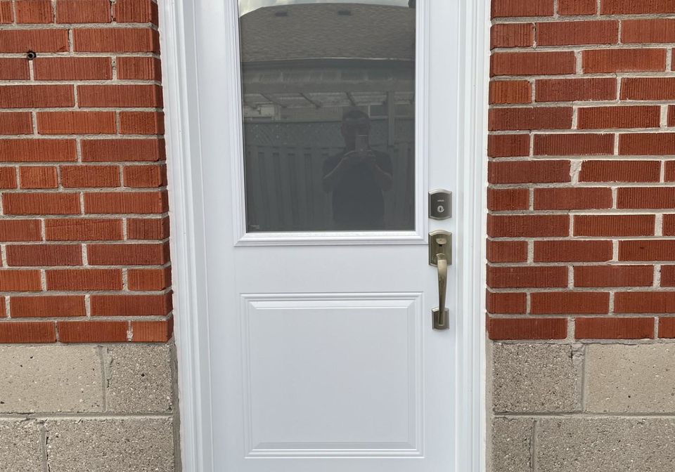 3-amos-bsmt-crescent-toronto-ontario-c12364766