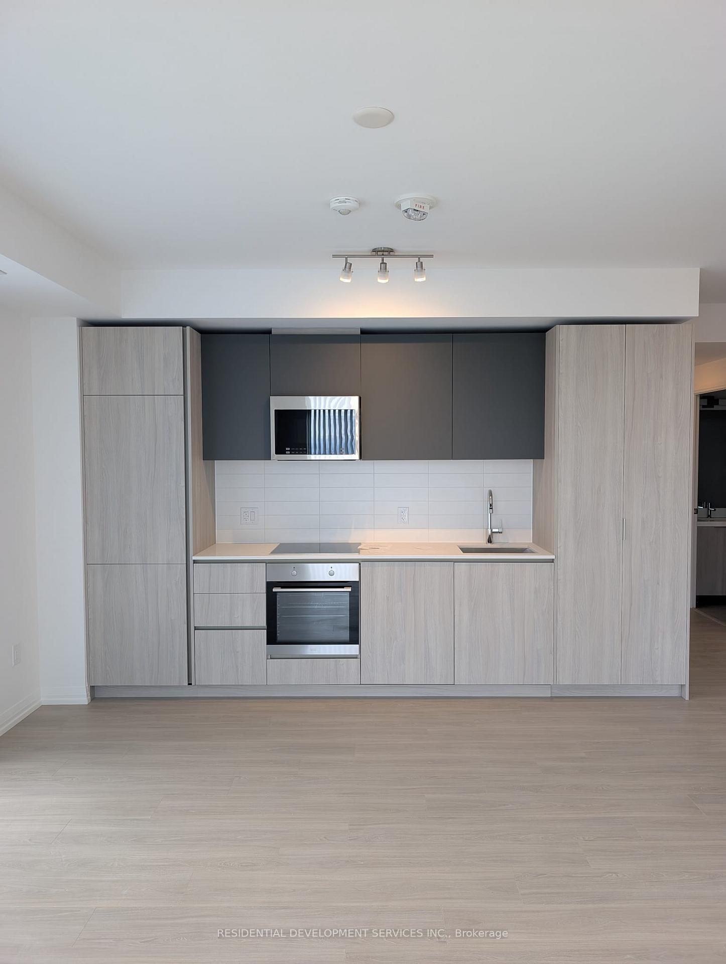 28-widmer-street-toronto-ontario-c12365312