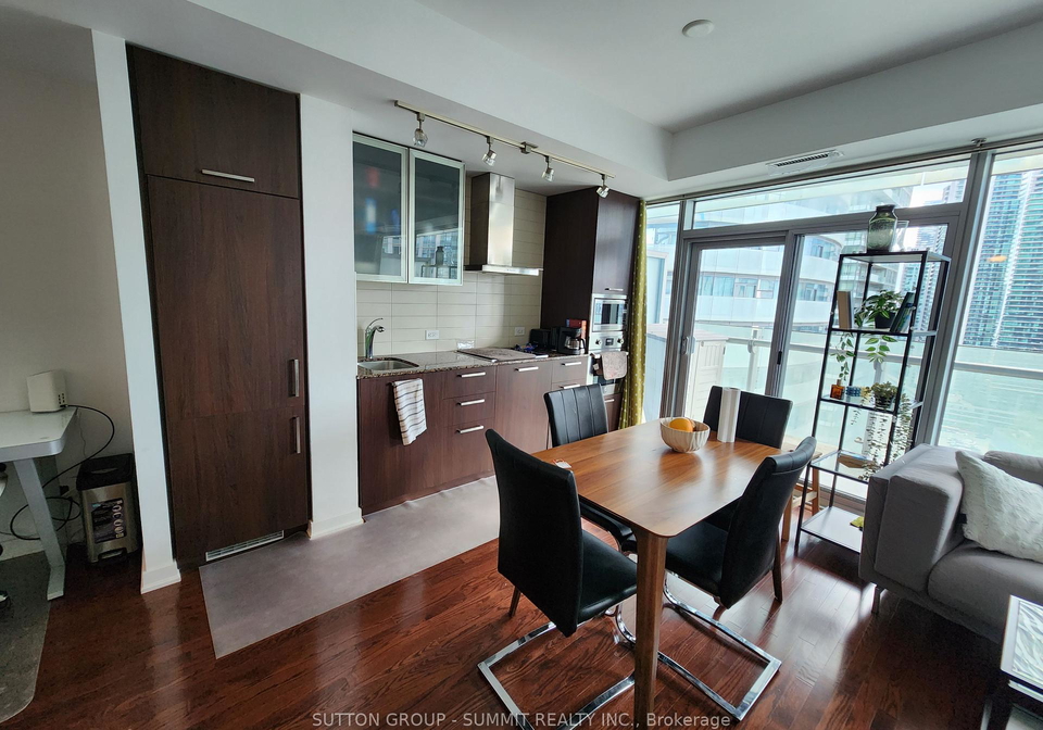 12-york-street-toronto-ontario-c12365484