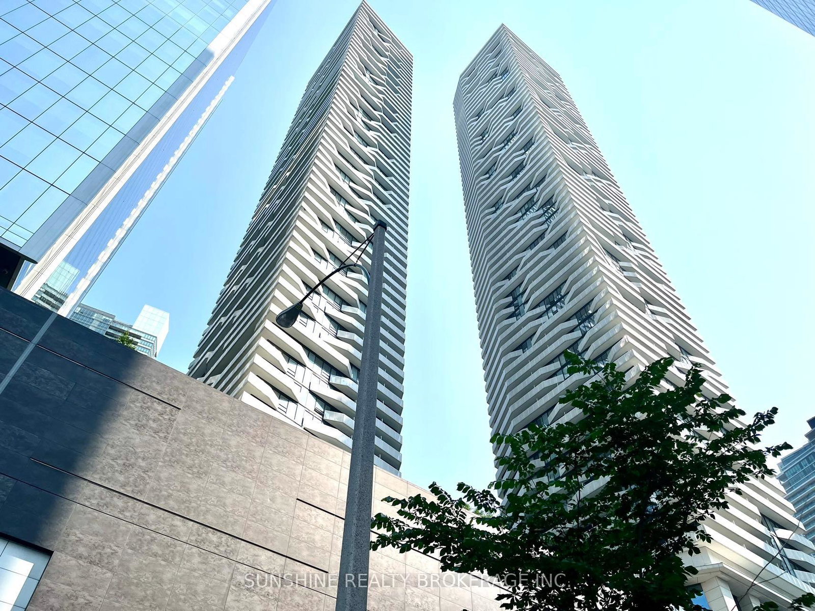 100-harbour-street-toronto-ontario-c12365727