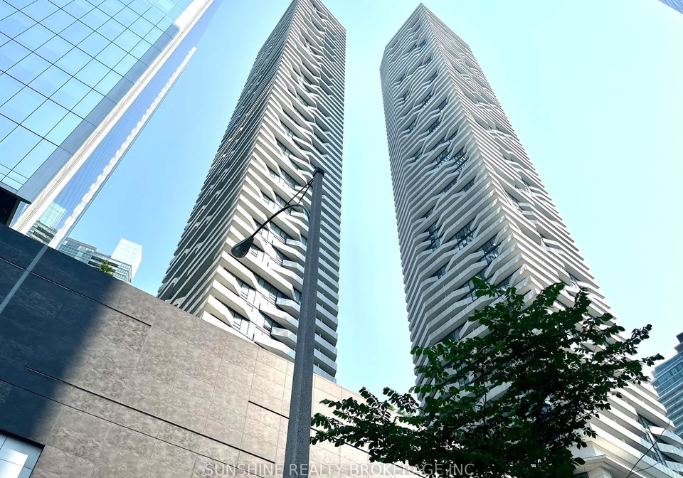 100-harbour-street-toronto-ontario-c12365727