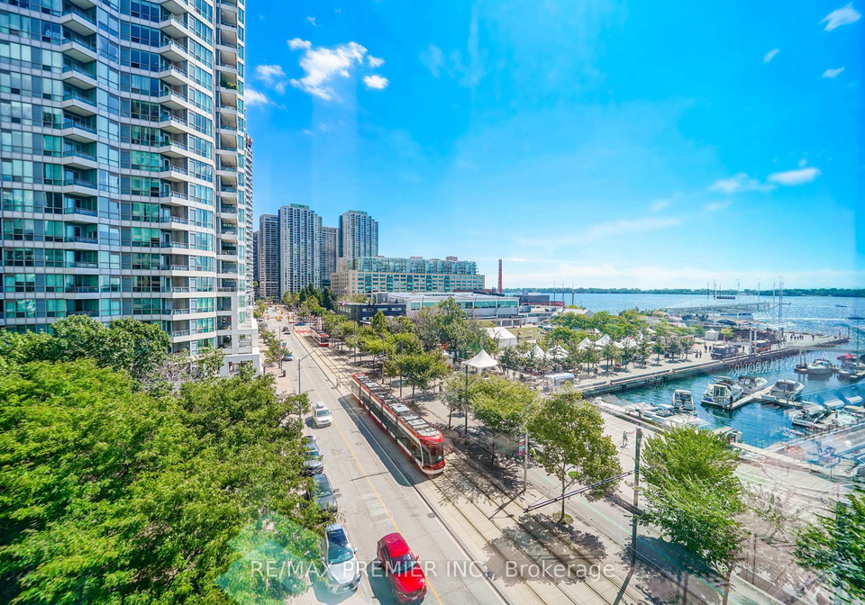 250-queens-quay-boulevard-w-toronto-ontario-c12365737