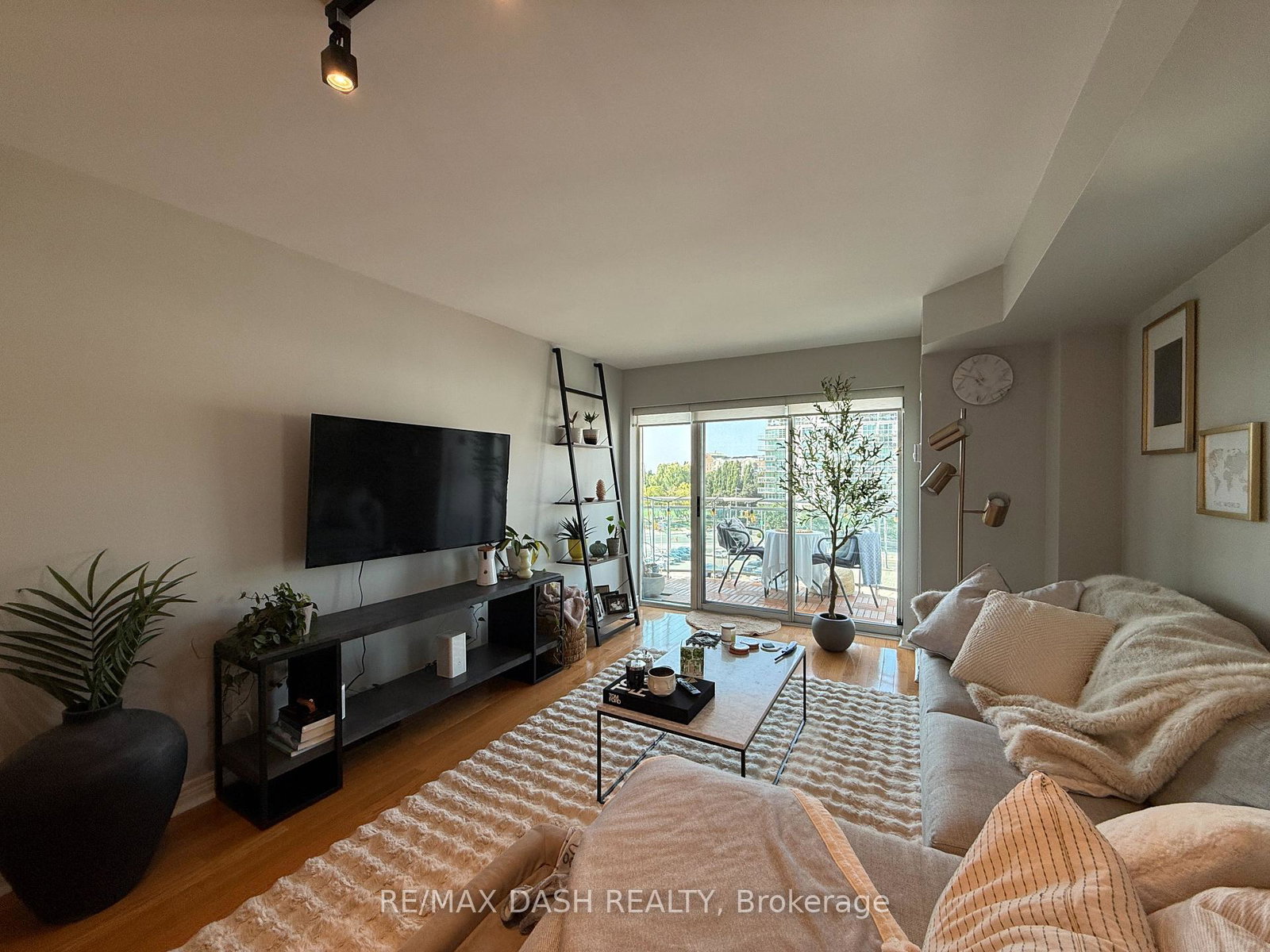 600-queens-quay-w-toronto-ontario-c12365797