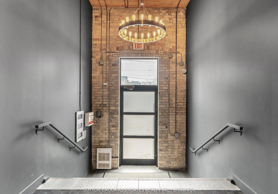 736-dundas-street-e-toronto-ontario-c12366182