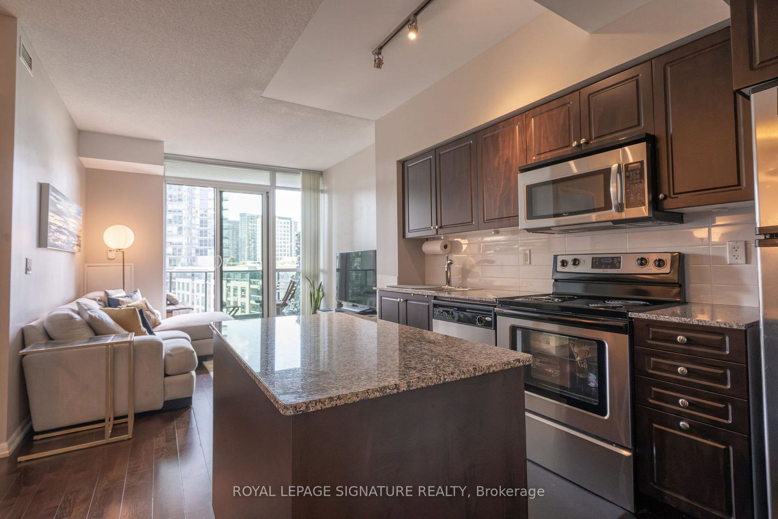 209-fort-york-boulevard-toronto-ontario-c12366263